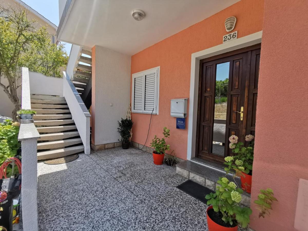 Apartment Martina Banjol Kültér fotó