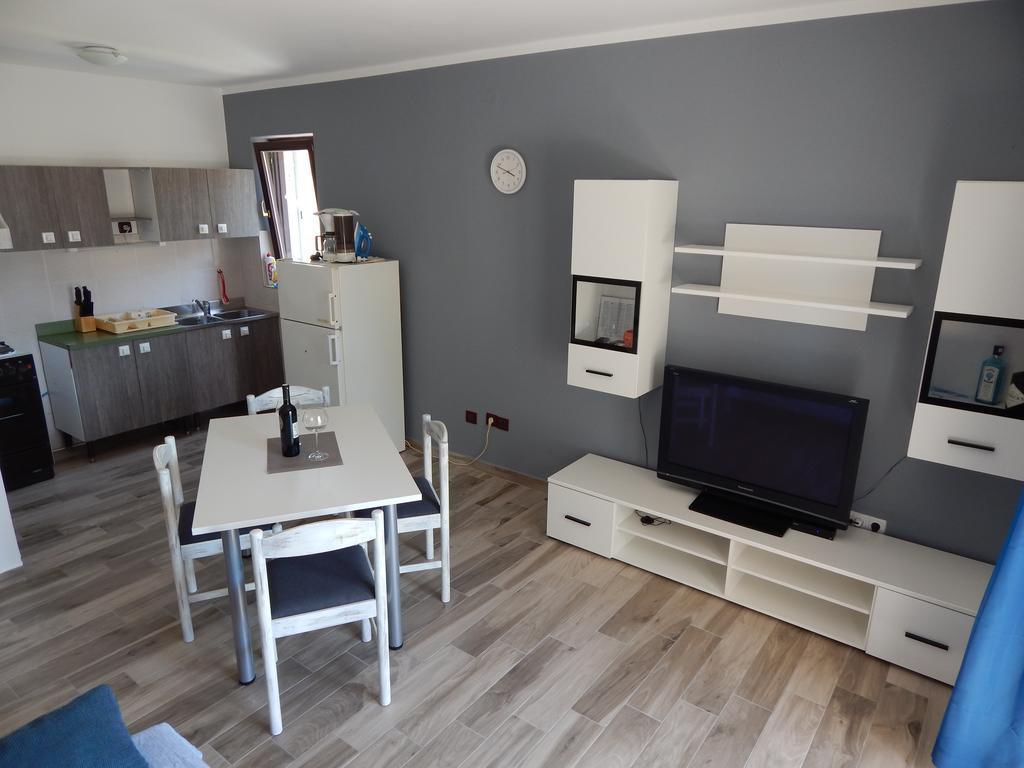 Apartment Martina Banjol Kültér fotó